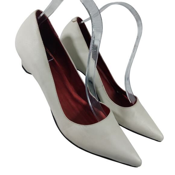NINE WEST! EGGSHELL WHITE GENUINE LEATHER POINTY TOE HEELS, PUMPS! SZ 6.5M - Picture 1 of 10